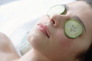 Sliced-Cucumbers-for-eyes