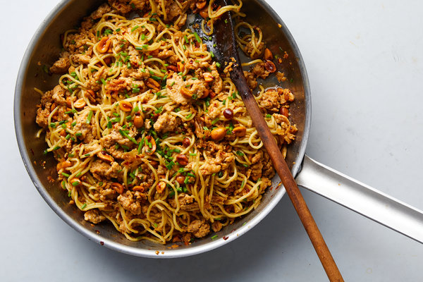 Sesame noodles with chicken and peanuts