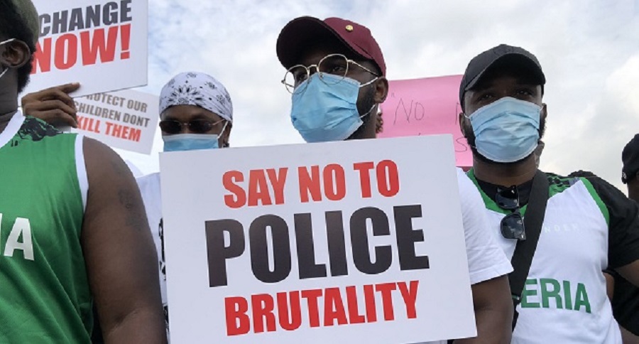 Protesters wearing nose masks